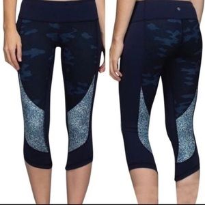 Lululemon navy blue camo cropped leggings
